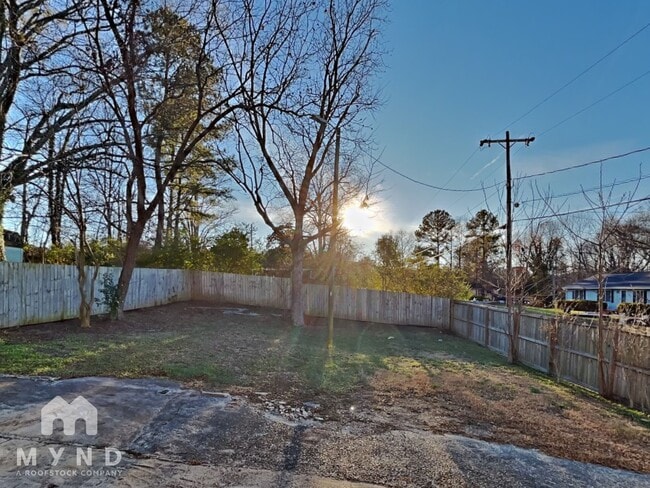 Building Photo - 900 Chalmers St