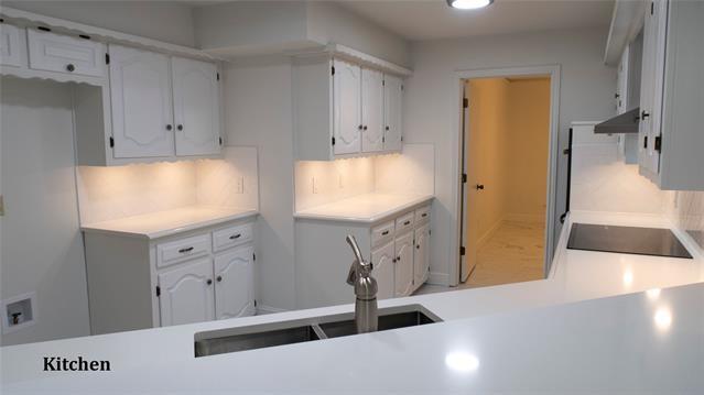 Building Photo - 2300 Monticello Cir