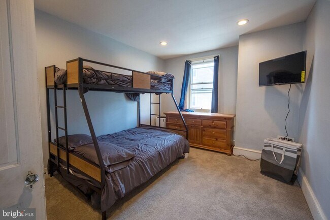 Building Photo - 511 Cinnaminson Ave