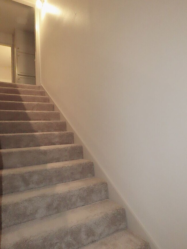 Building Photo - Remodeled in 2024! Gorgeous 3 Bdrm., 2 Bath Duplex in Whitehouse ISD!