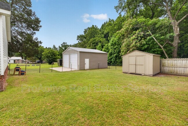 Building Photo - 1053 Pitchkettle Rd