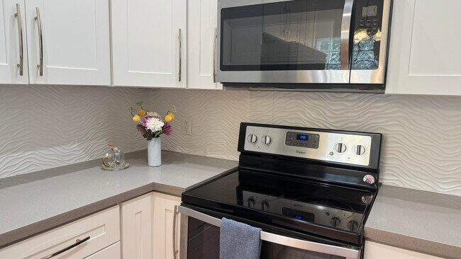 Building Photo - 5438 Verona Dr