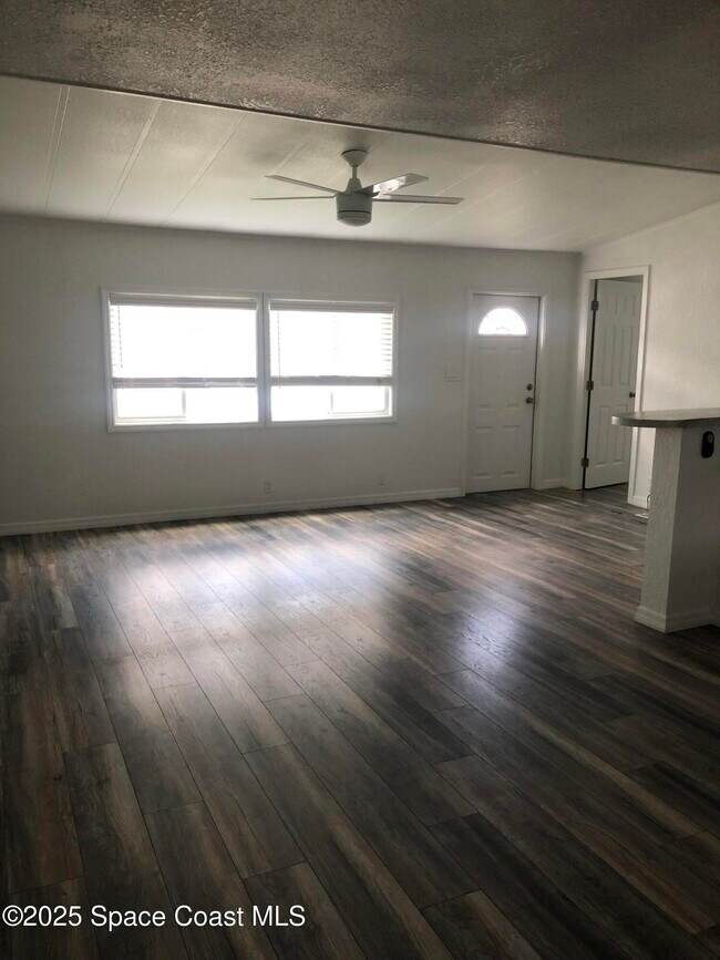 Building Photo - 522 Egret Cir