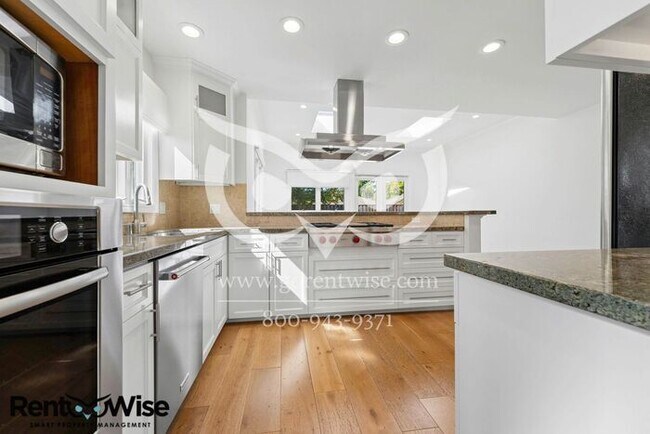 Building Photo - Short term lease only