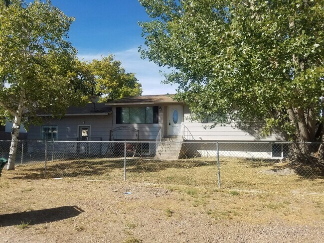 Primary Photo - Available August 1st! 3 bed 1 bath, fully ...