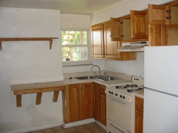 Kitchen - 3423 Ward St