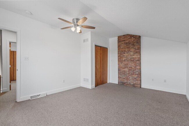 Building Photo - 2304 1/2 E Carson Street