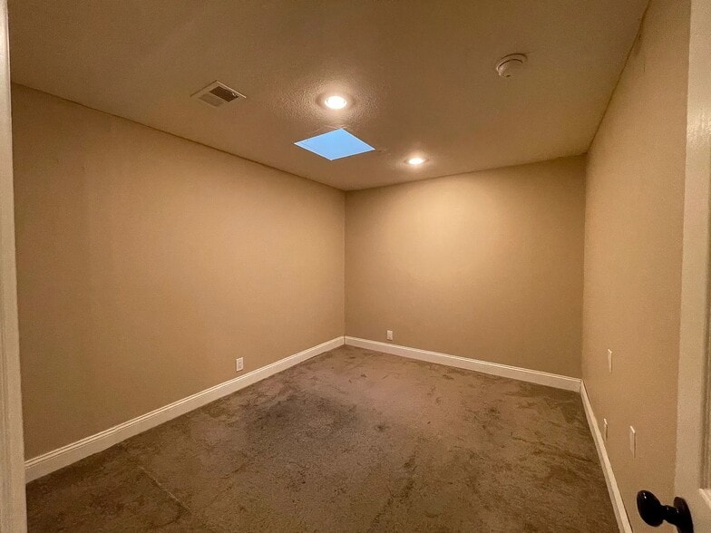 Building Photo - 1664 Messina Dr