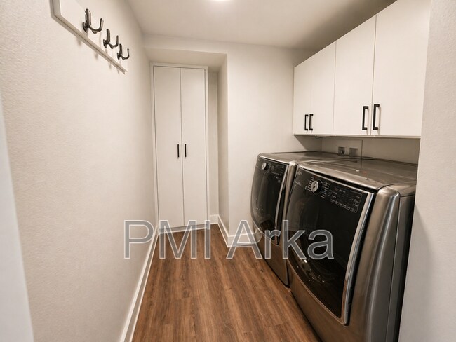 Building Photo - 1219 N Allen Pl