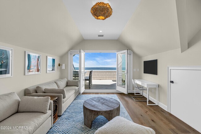 Building Photo - 3574 Ocean Terrace