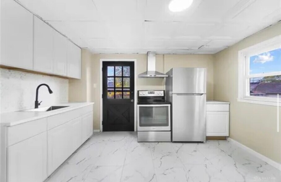 Building Photo - 2116 Moreland Ave