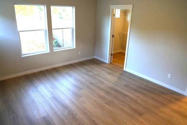 Building Photo - New 3 bed 2.5 Bath Townhome Ready for You!