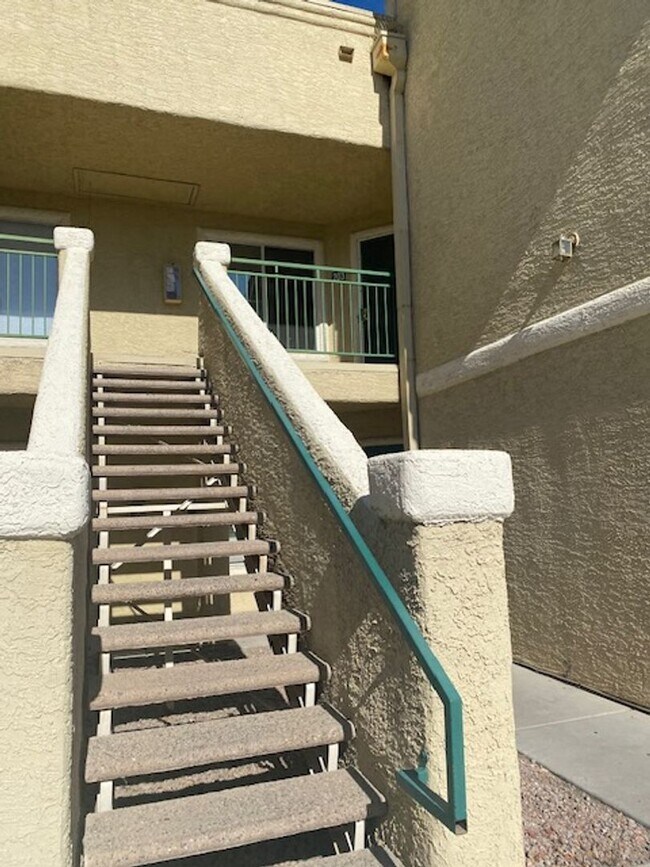 Building Photo - Very Nice Second Floor Condo!!!