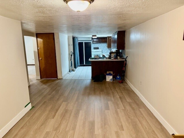 Building Photo - 498 Fern Dr