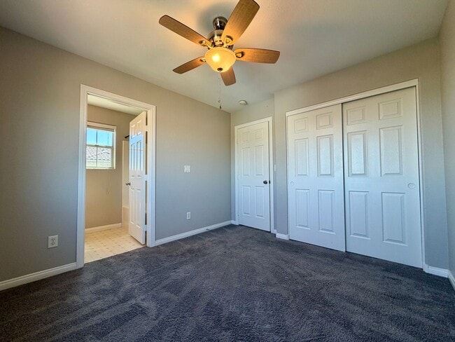 Building Photo - 3 story in Silverado Ranch