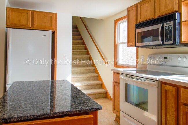 Building Photo - 611 E Burnett St