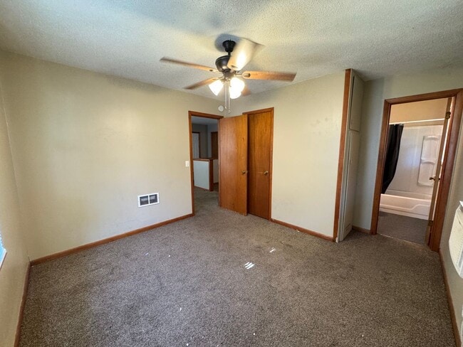 Building Photo - 414 N Mulberry St