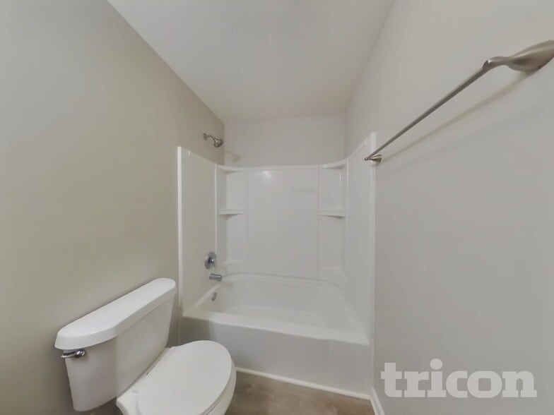 Building Photo - 2437 Middle View Dr