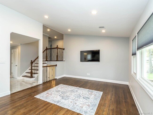 Building Photo - 1 Milford Ln