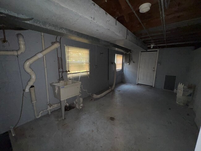Building Photo - 15125 East End Ave