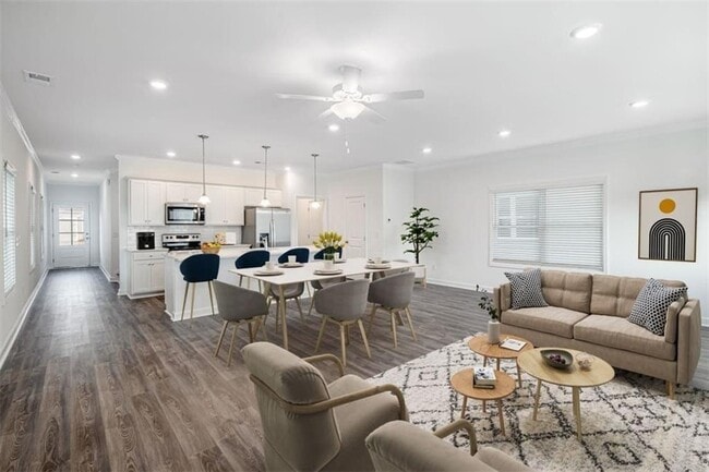 Building Photo - 5057 Woodland Hls