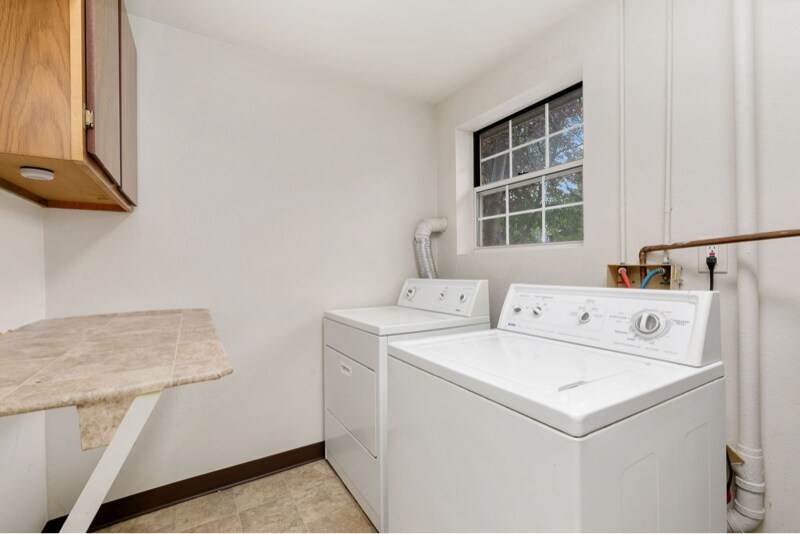 Building Photo - 3200 Azalea Dr