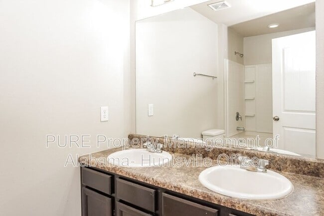 Building Photo - 135 Wethersfield Dr