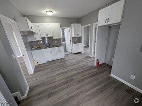 Building Photo - 413 River Dr