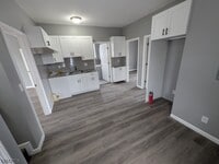 Building Photo - 413 River Dr