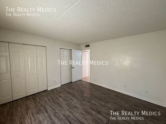 Building Photo - 1030-633 S Palmetto Ave-