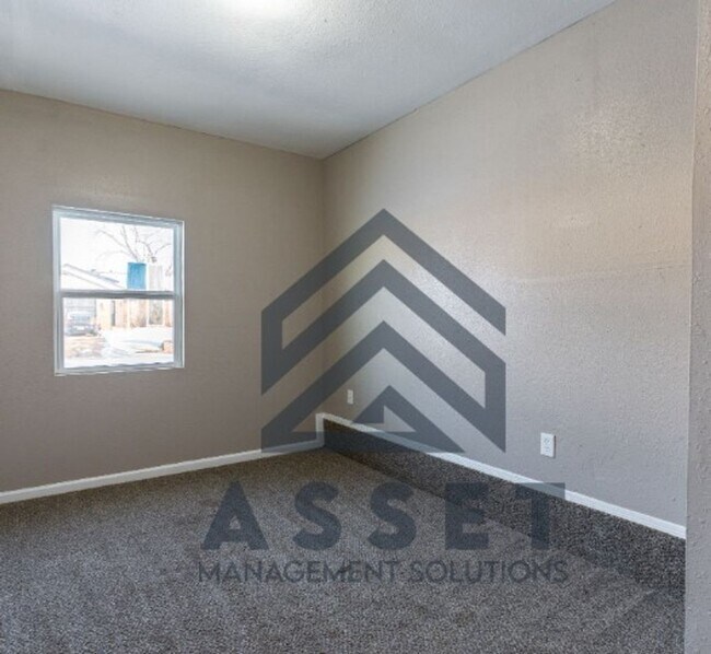 Building Photo - 4825 S Fairmont Ave