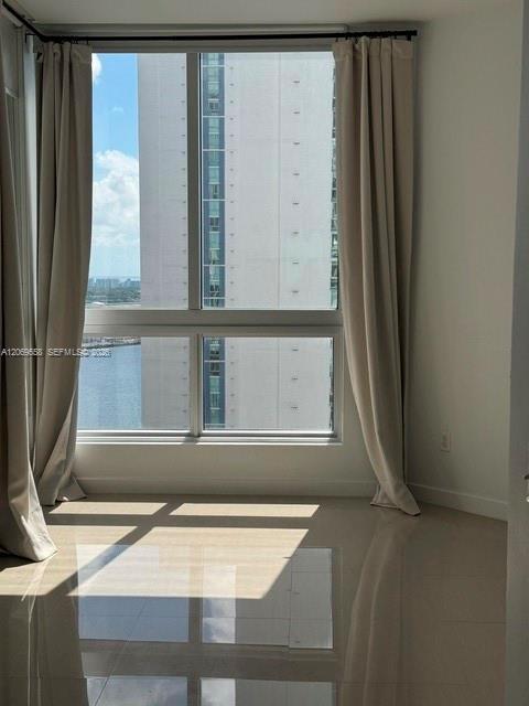 Building Photo - 300 S Biscayne Blvd