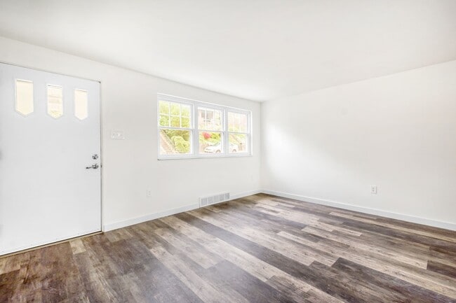 Building Photo - AVAILABLE SEPT 1ST! UPDATED 2-bedroom townhouse in Overbrook!