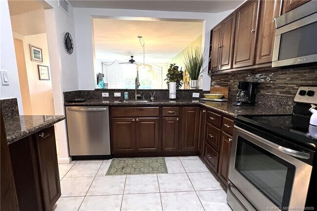 Building Photo - 9940 S Ocean Dr