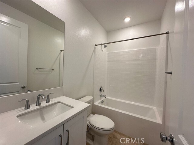 Building Photo - 206 Sash