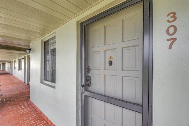 Building Photo - 4070 Tivoli Ct