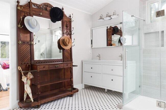 Building Photo - 16429 Red Wagon Ln