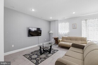 Building Photo - 925 N Broad St