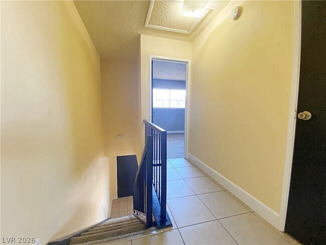 Building Photo - 894 Rhinegold Way