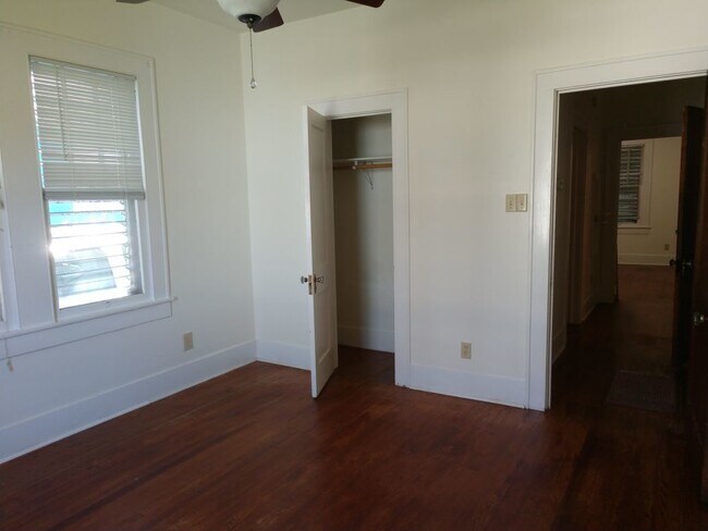 Building Photo - 5006 Bernardo De Galvez Ave