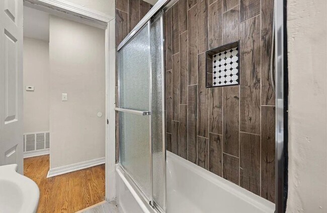Building Photo - Charming Central OKC/Venice Neighborhood h...