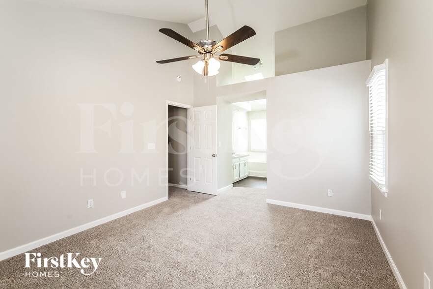 Building Photo - 4202 Hounds Run Dr