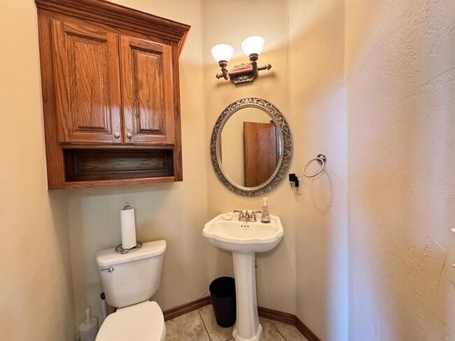 Building Photo - 8147 Shadow Lake Dr
