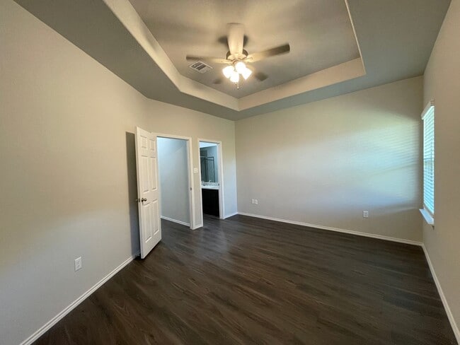 Building Photo - TOWNHOME FOR RENT
