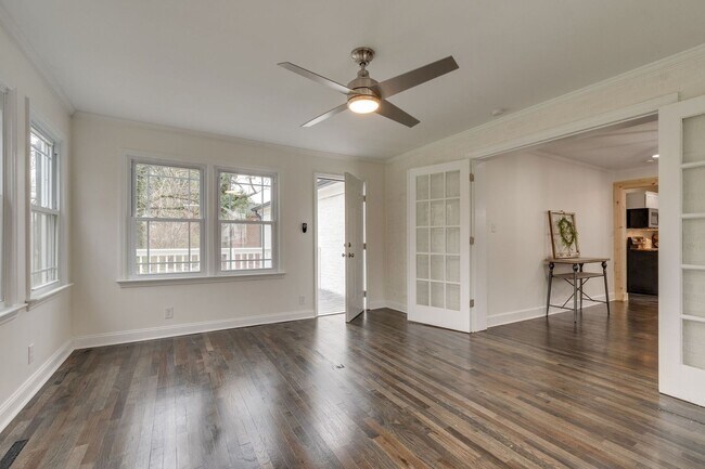 Building Photo - 4 Bedroom, 3 Bath Home w/  1 Car Garage