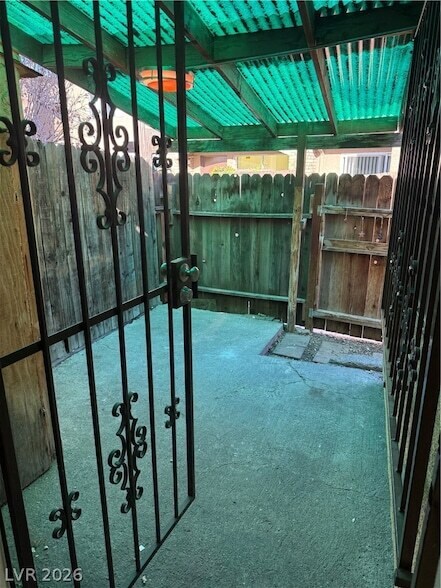 Building Photo - 1390 Hialeah Dr