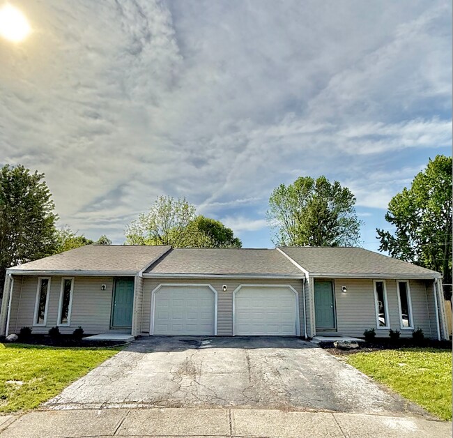 Primary Photo - 6386-6386 Shelton Ct