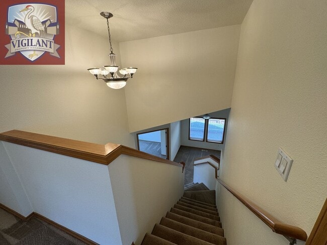 Building Photo - 1614 N Falcon Dr