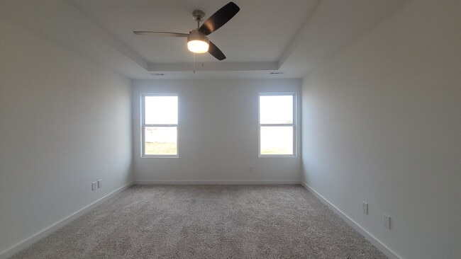 Building Photo - "Charming 3-Bed Oasis with Granite Elegance on Discovery Point Drive!"