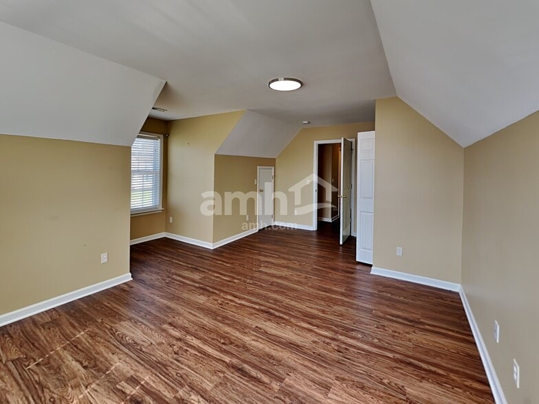 Building Photo - 2824 Candlewicke Dr